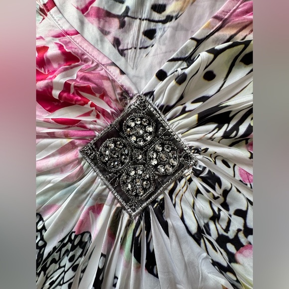 ONE WORLD Pink and Black Floral V-Neck Blouse 2X - Picture 9 of 11